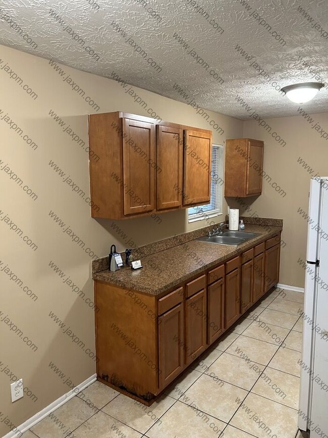 Building Photo - 3/2 Westside home with large yard