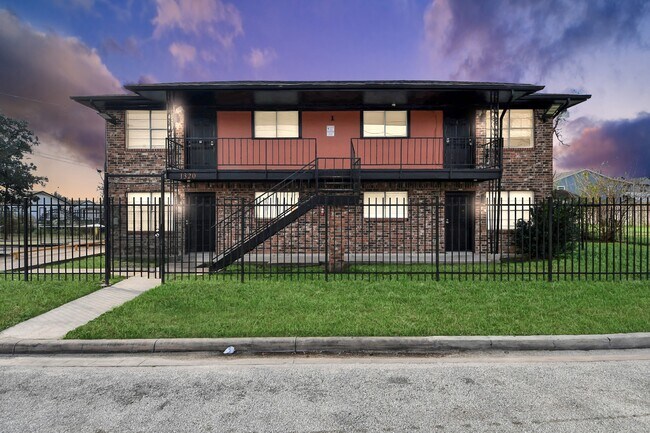 Building Photo - 1320 Griffin St