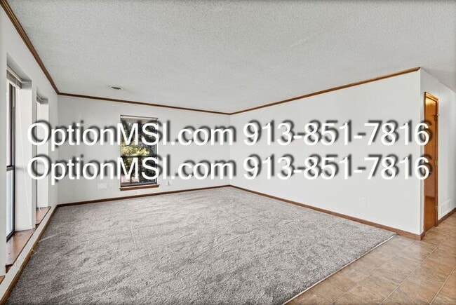 Building Photo - Charming & Spacious 2-Bed / 2-Bath Apartme...