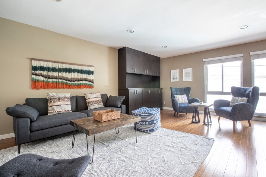 Building Photo - 4407 Francis Ave