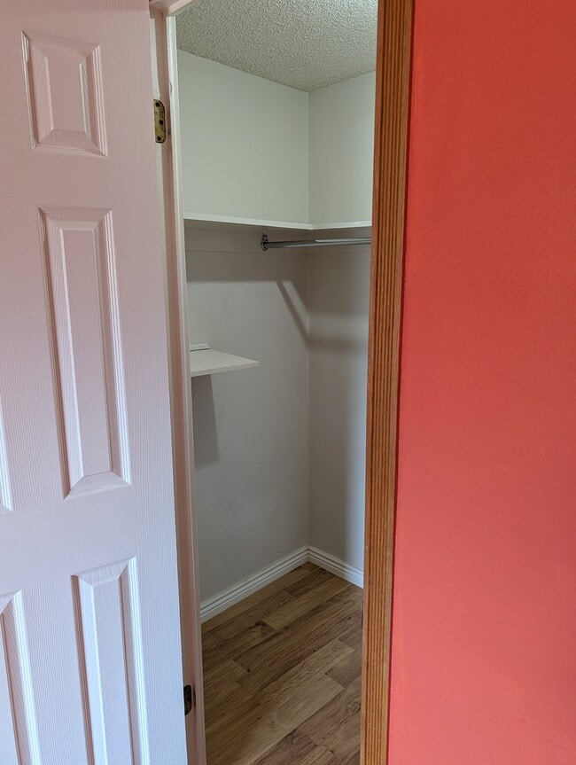 Building Photo - 1302 S Parker Rd