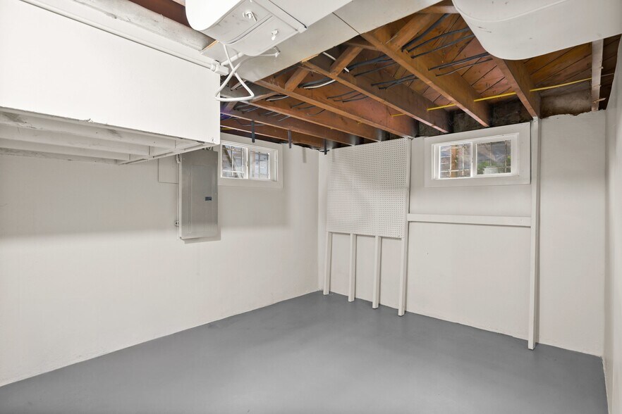 Building Photo - 3837 NE 17th Ave