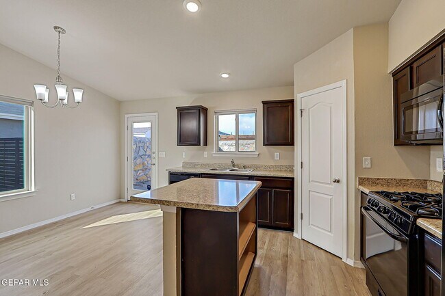 Building Photo - 14321 Paraiso Dr