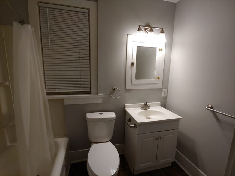 Building Photo - 924 7th Ave