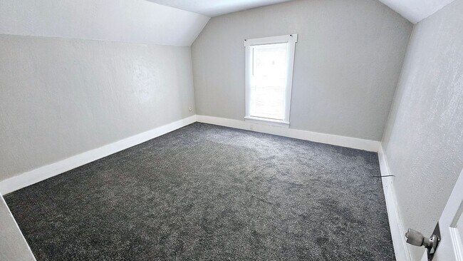 Building Photo - 138 Poplar St