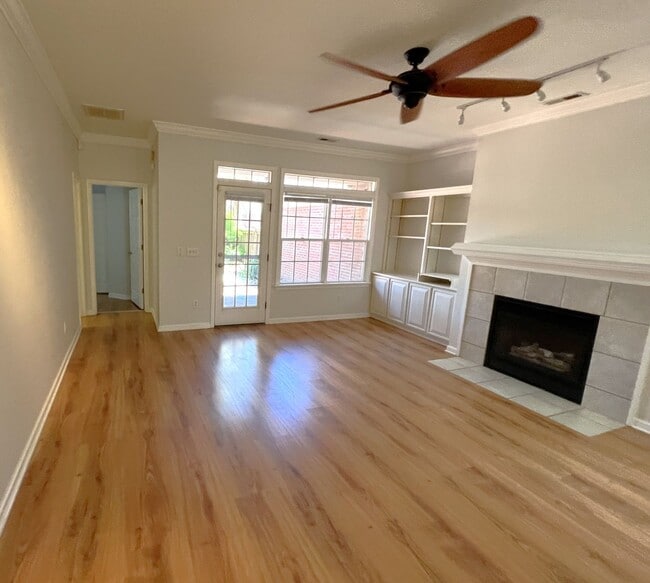 Building Photo - Merestone 1 level brick patio home. 2 Car garage, walk to The Point Shopping, restaurants and mov...