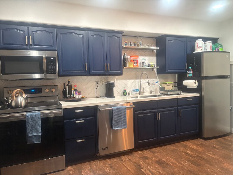 Building Photo - 5760 Riley St