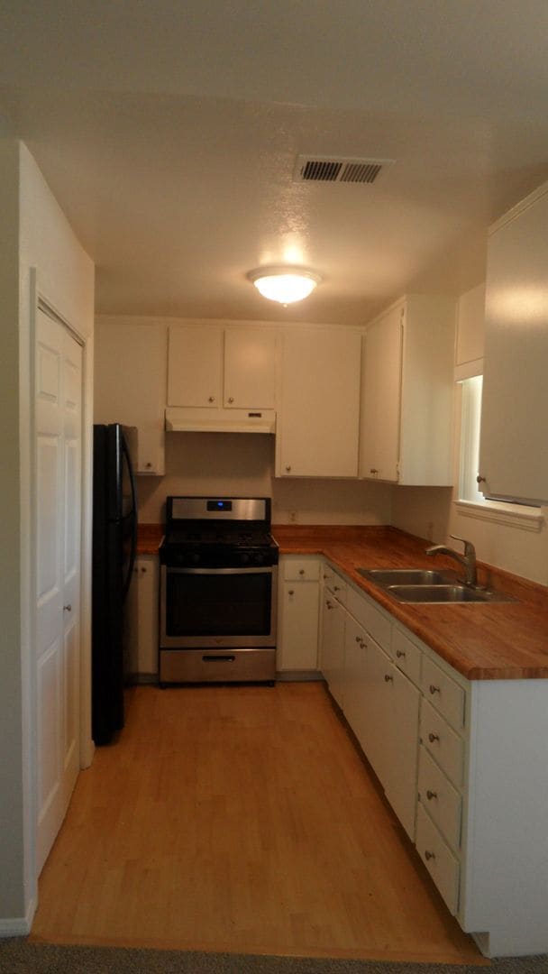 Building Photo - Clark 157-161