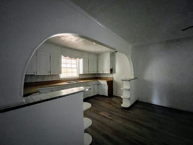 Building Photo - 1404 S 14th St