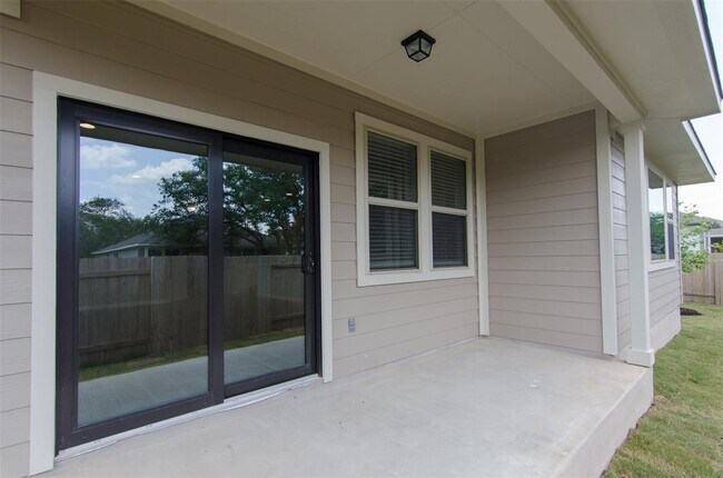 Building Photo - 905 Olive Creek Dr