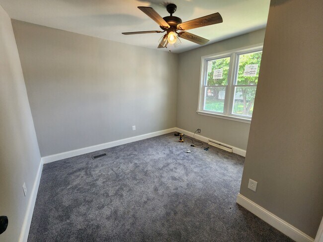 Main bedroom/1st floor - 1023 Lawnton Ter