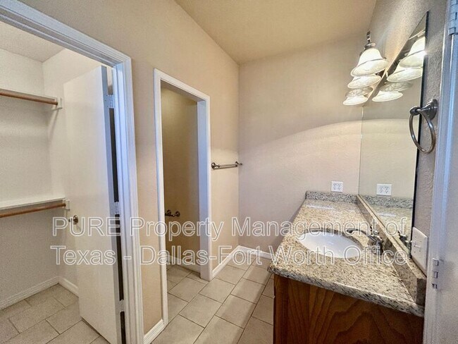 Building Photo - 208 W Franklin Ave