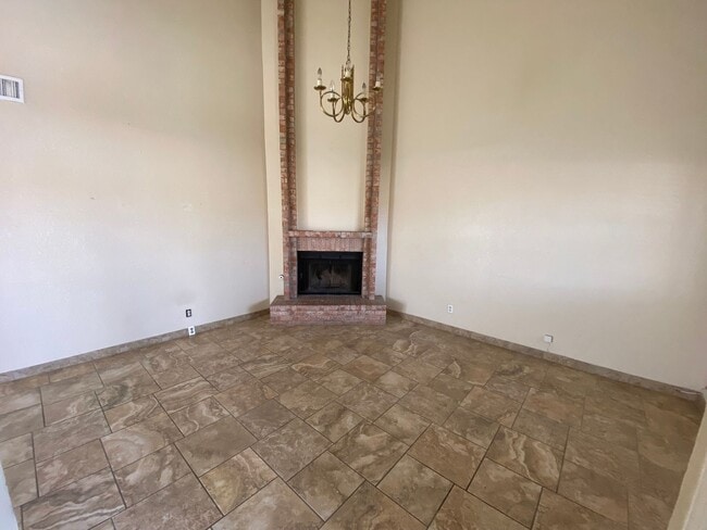 Building Photo - EASTSIDE DUPLEX FOR RENT