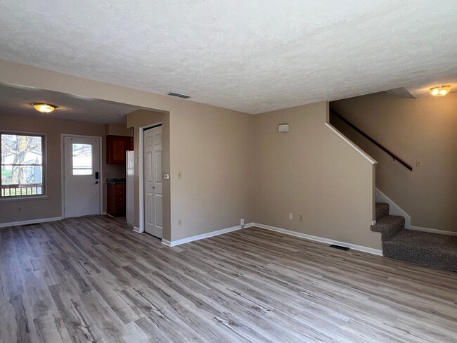 Building Photo - Spacious 2-BDR 1-BTH Townhouse in Holt