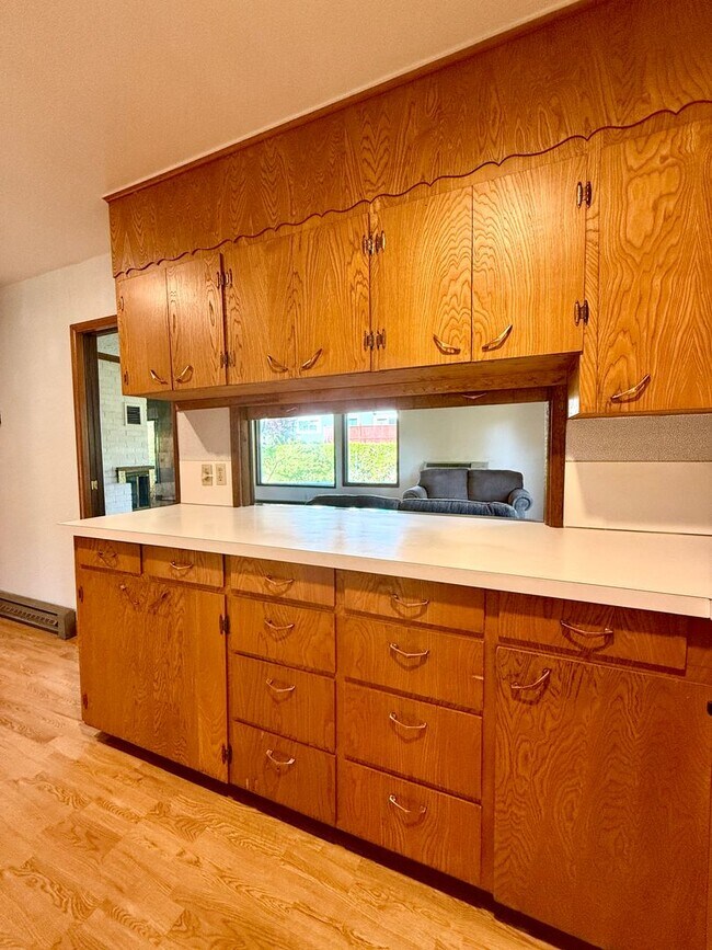 Building Photo - **50% OFF FIRST MONTH'S RENT** Country Liv...