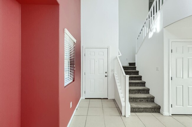 Building Photo - 2 Story with Vaulted Ceiling and All Kitchen Appliances