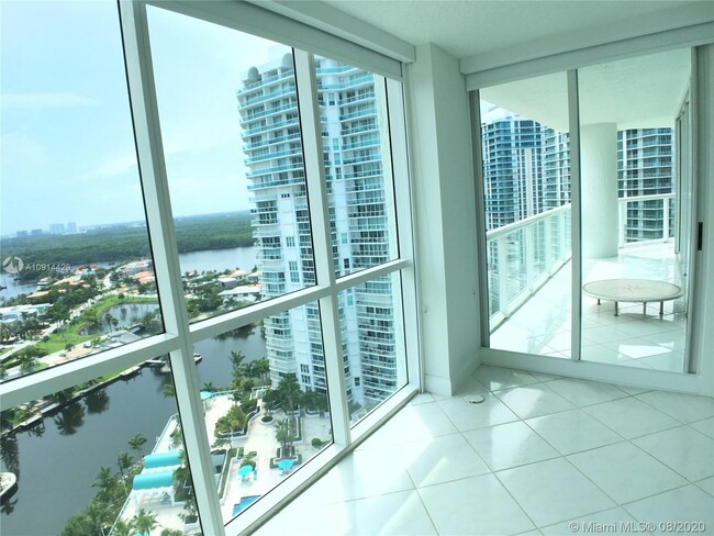 Building Photo - 16400 Collins Ave