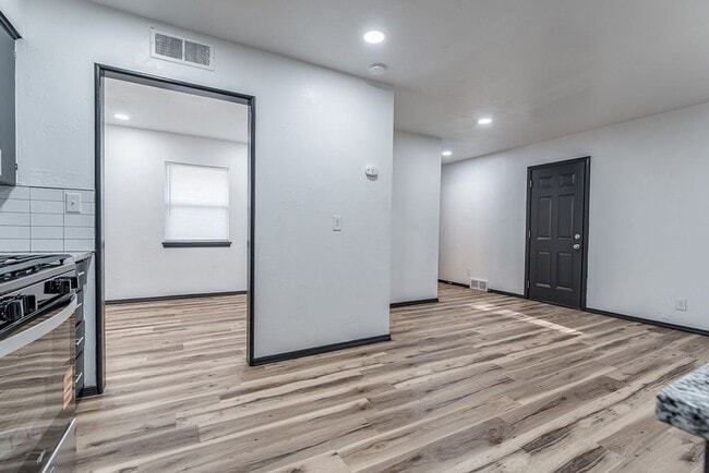 Building Photo - 1501 NE 33rd St