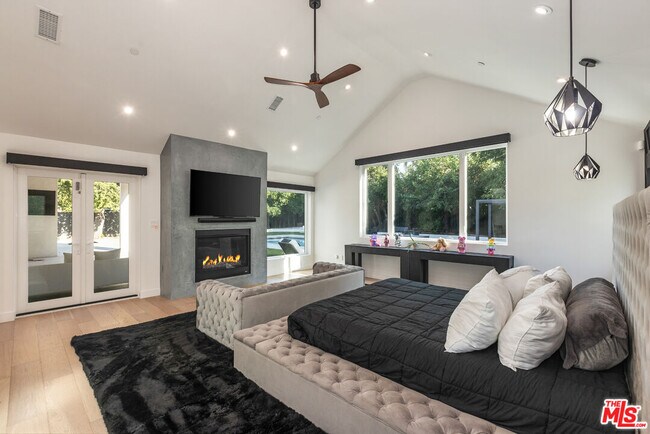 Building Photo - 4516 Del Moreno Dr