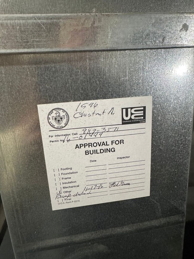 Building Photo - 1596 Chestnut Ave