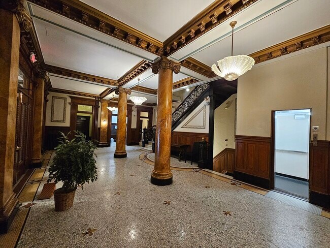 Building Photo - 8 Garrison St