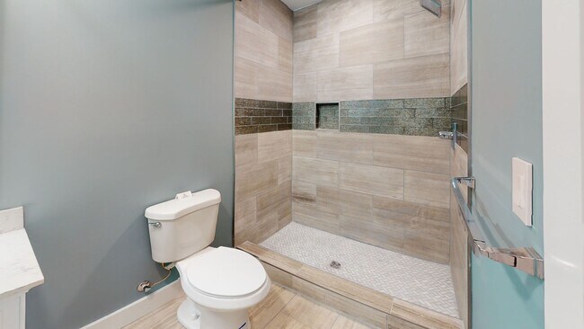 Building Photo - $1499 per Bedroom | 6BR/6BA Off Campus Hou...
