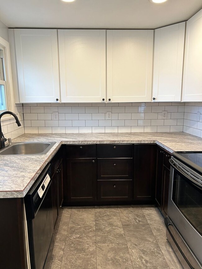 Building Photo - Updated Charmer