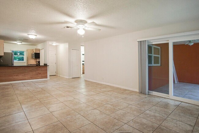 Building Photo - 2132 NE Pelican Terrace