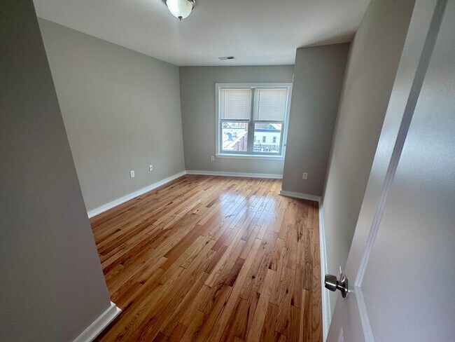 Building Photo - 4444 Cresson St