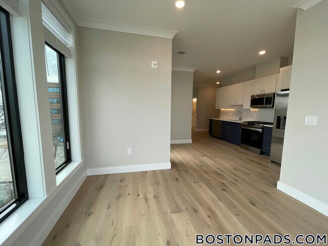 Building Photo - 157 Everett St