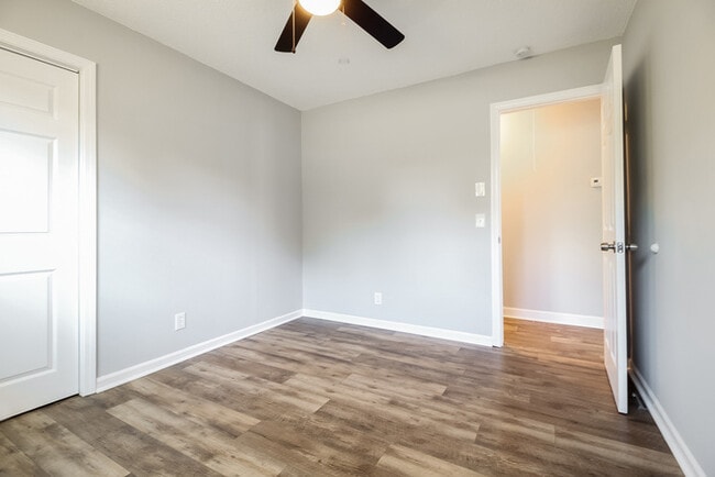 Building Photo - 409 Kenmore Dr