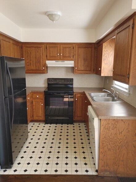 Building Photo - 110 Froelich Ave