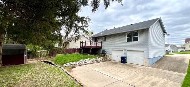 Building Photo - 3 Bedroom 2 Bath Home In the Francis Howel...