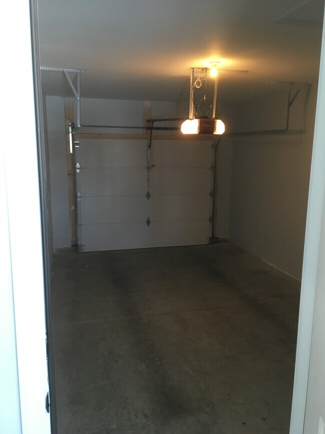 Building Photo - 3 Amos Dr