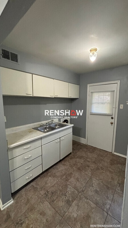 Building Photo - 3228 Lyndale Ave