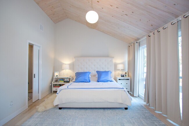 Building Photo - 150 Elm St