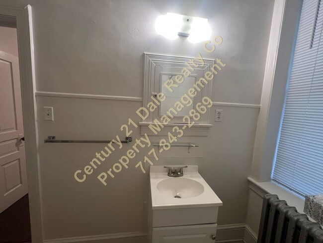 Building Photo - 362 W Broadway