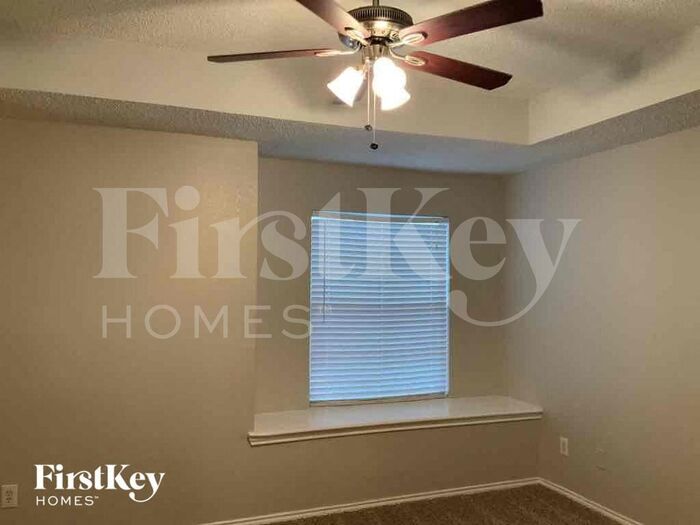 Building Photo - 1150 Lombard Ln