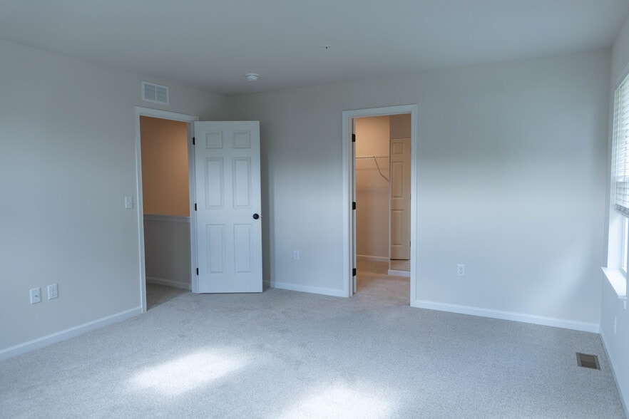 Building Photo - 83 Beech Tree Ct