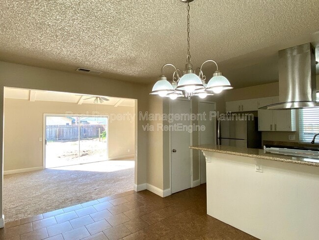 Building Photo - 20 W Gettysburg Ave