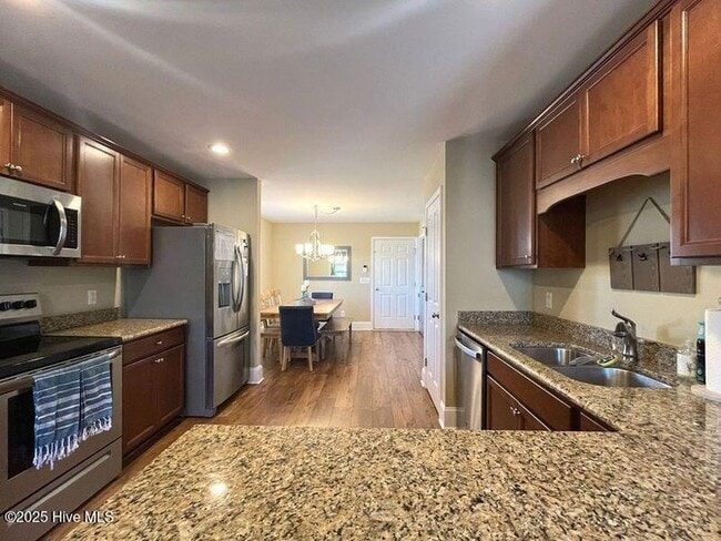 Building Photo - 225 Savannah Garden Dr