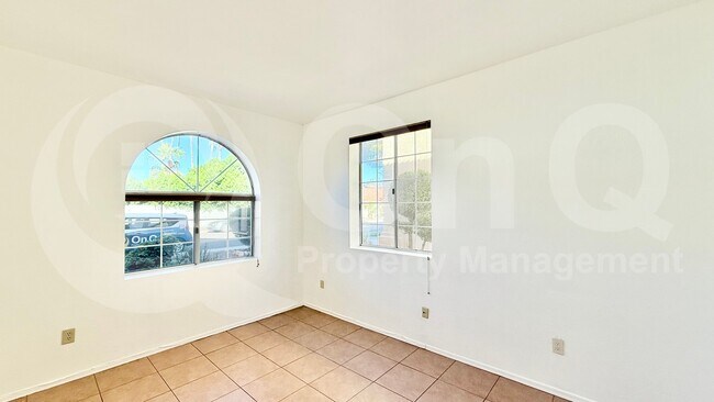 Building Photo - 413 N Flint St