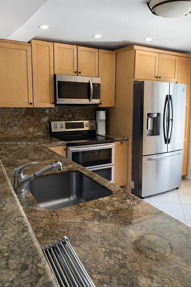 Building Photo - 2661 NE 164th St