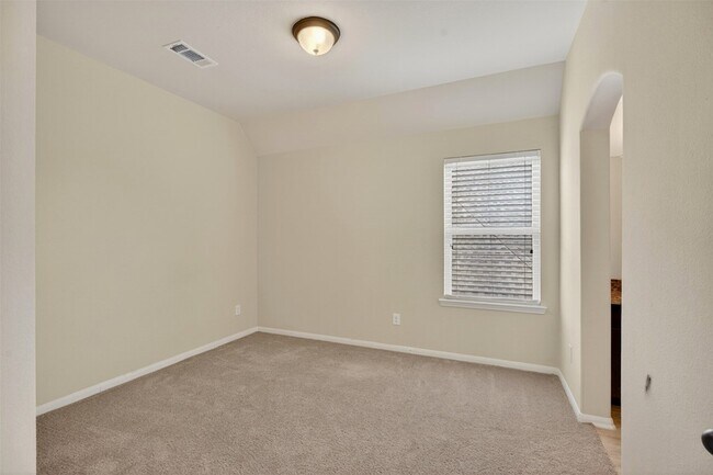 Building Photo - 25238 Birchwood Springs Ave