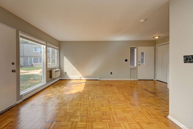 Building Photo - 65 W Walk