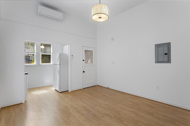 Building Photo - 1443 Stanton St