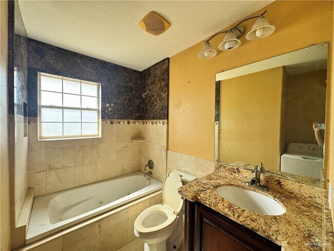 Building Photo - 13 Oasis Dr