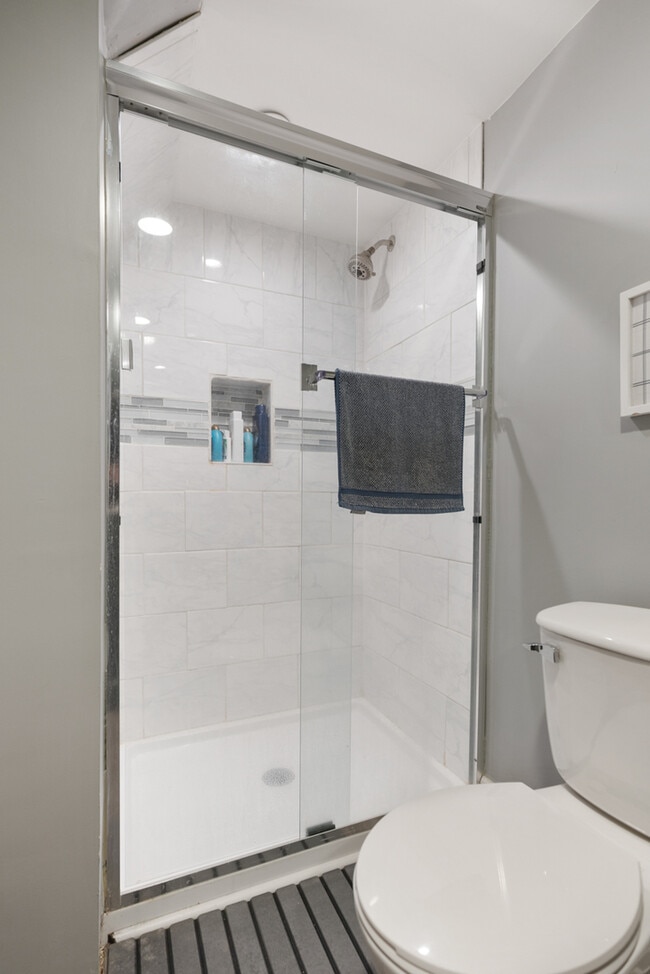 Building Photo - 328 S 14th St