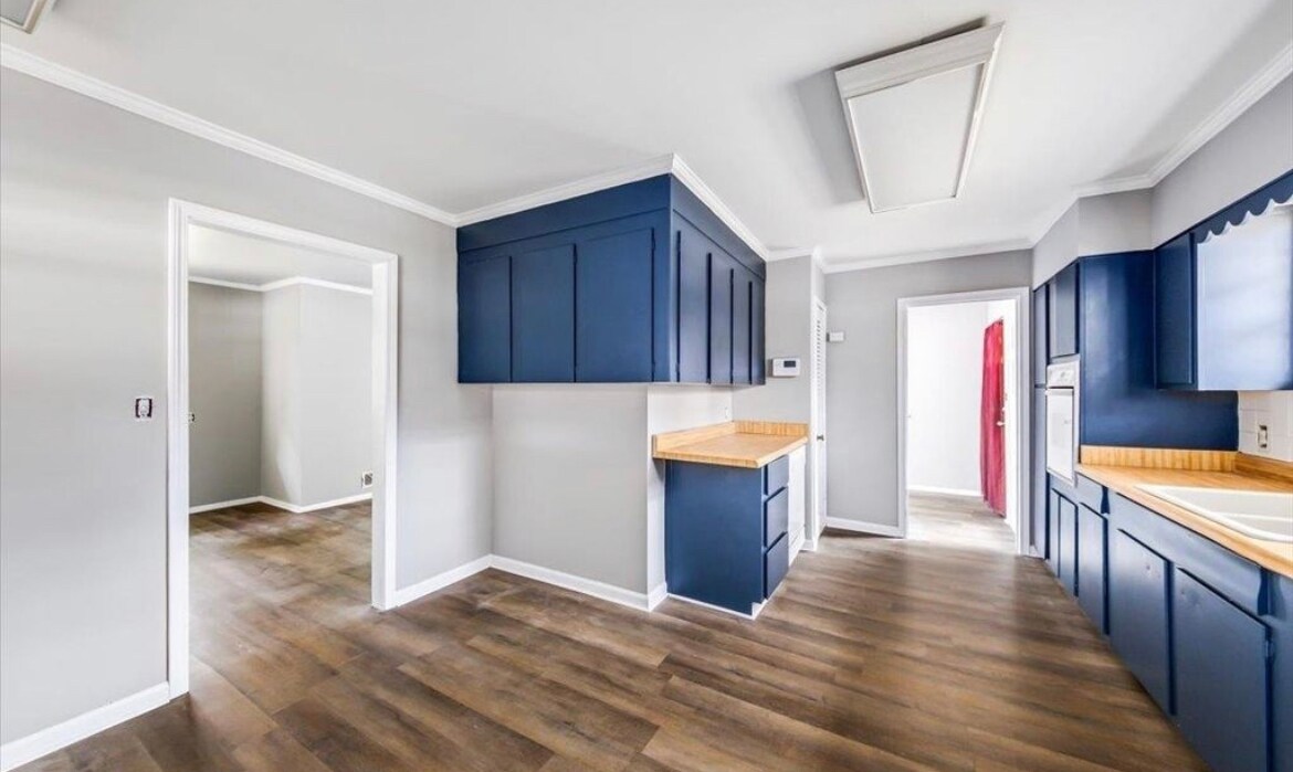 Building Photo - 2363 Robin Hood Rd