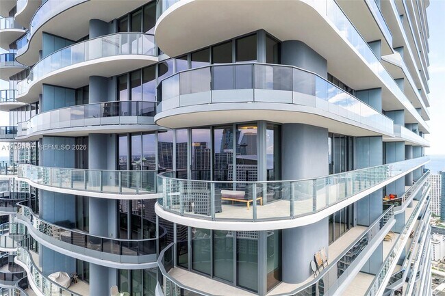 Building Photo - 1000 Brickell Plaza